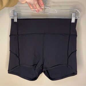 Black Lululemon Wunder Train High-Rise Short 2" – Size 8